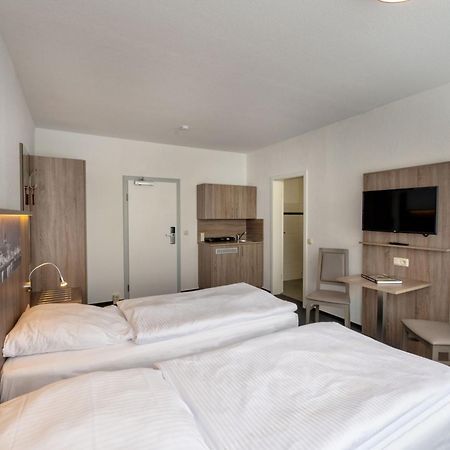 Hotel & Gaestehaus Rostock Luetten Klein エクステリア 写真