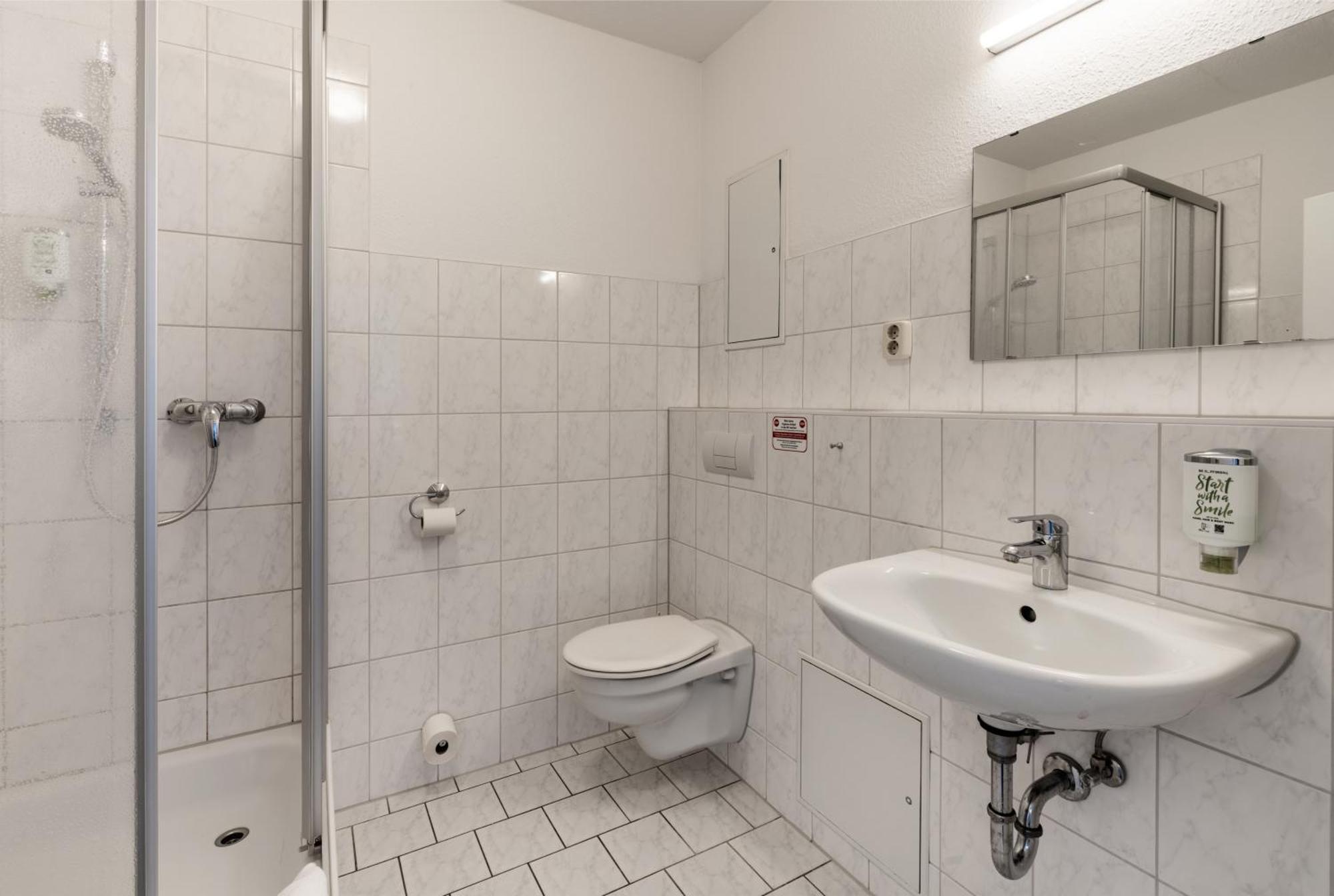 Hotel & Gaestehaus Rostock Luetten Klein エクステリア 写真