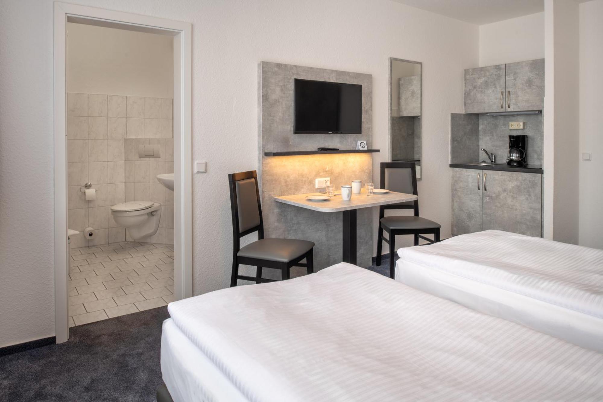 Hotel & Gaestehaus Rostock Luetten Klein エクステリア 写真