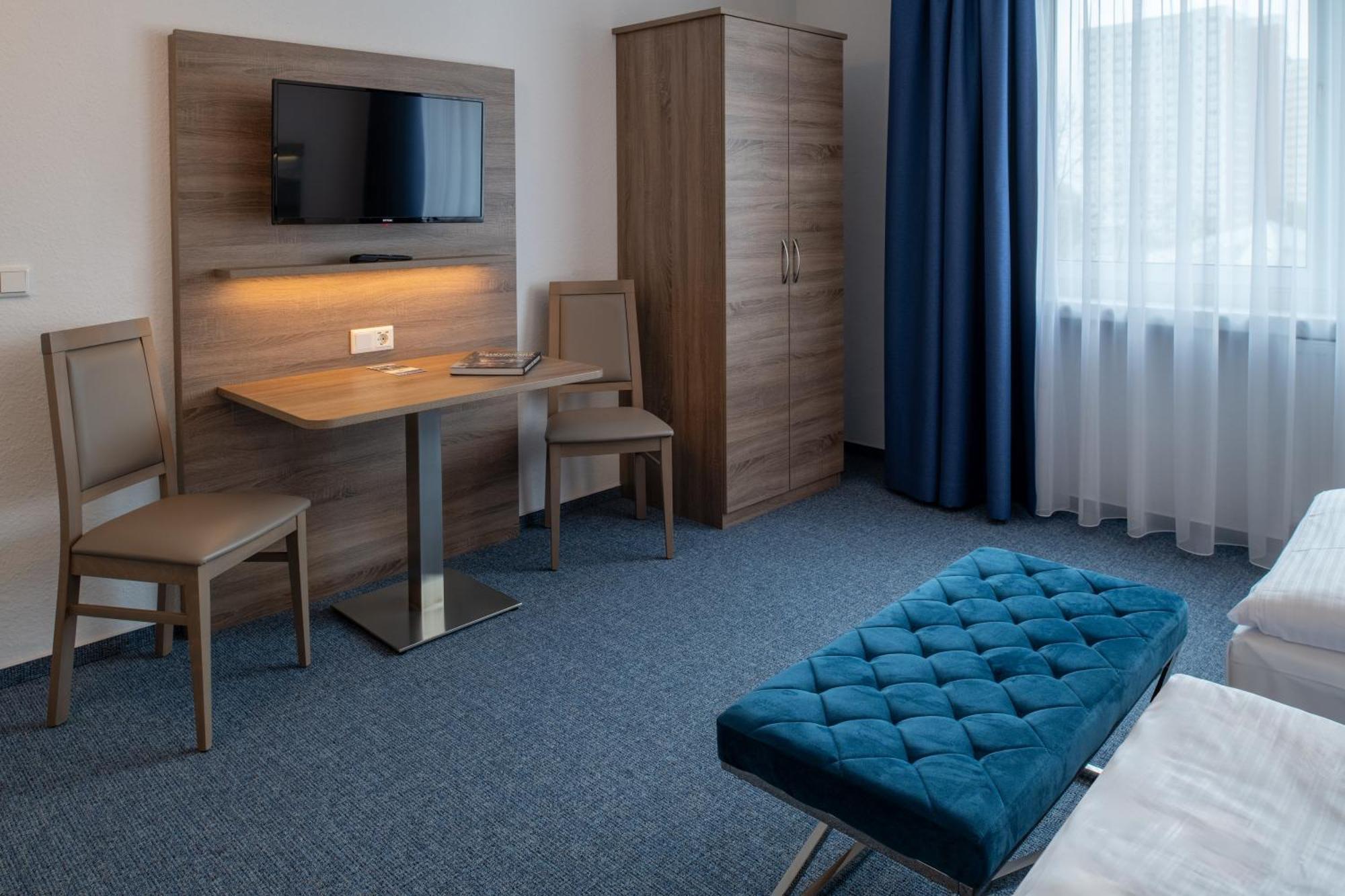 Hotel & Gaestehaus Rostock Luetten Klein エクステリア 写真