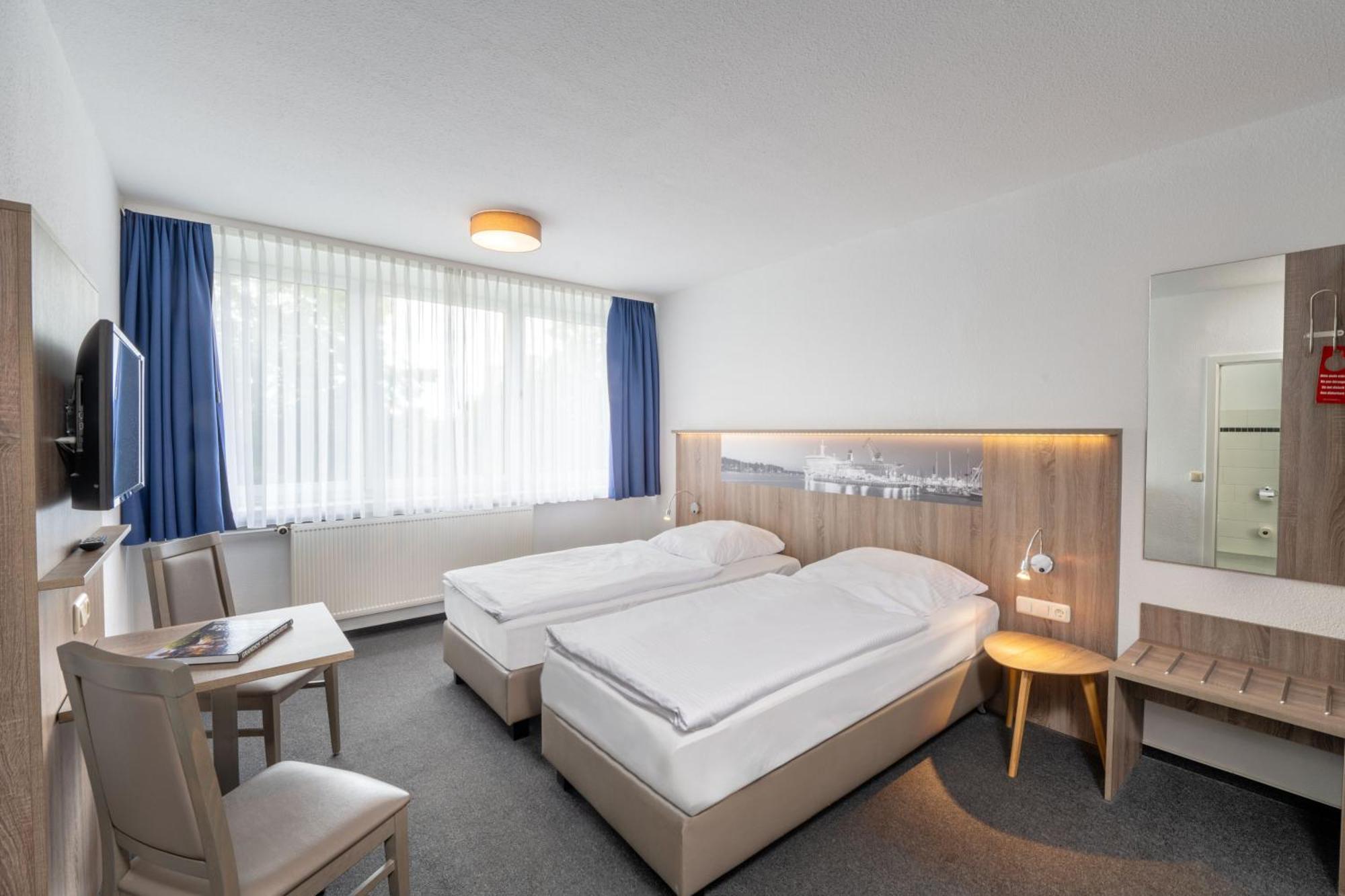 Hotel & Gaestehaus Rostock Luetten Klein エクステリア 写真