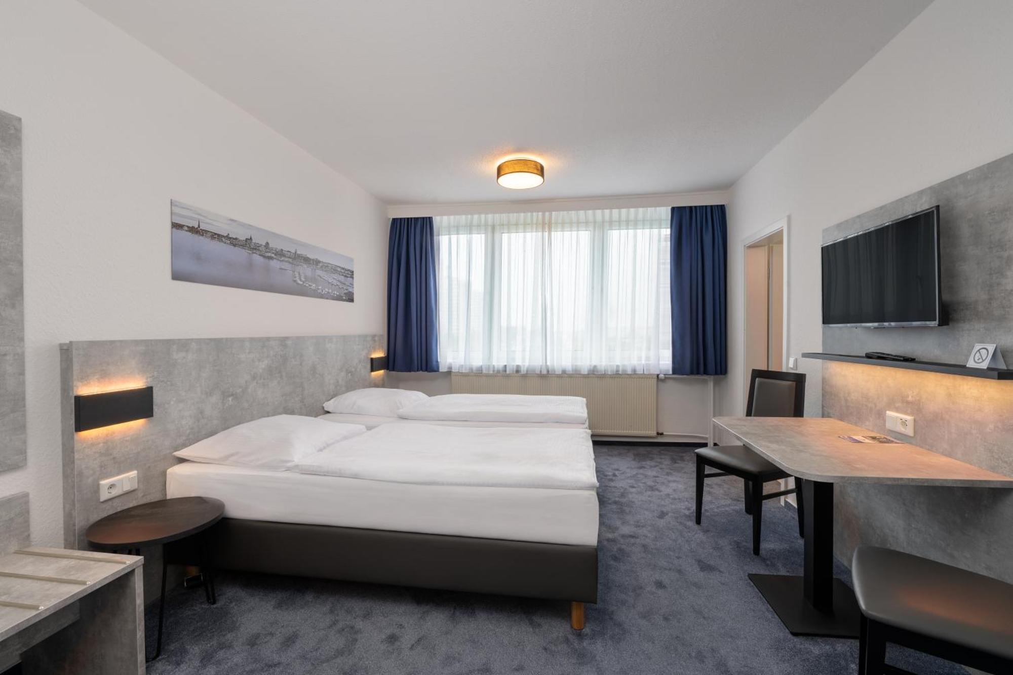 Hotel & Gaestehaus Rostock Luetten Klein エクステリア 写真