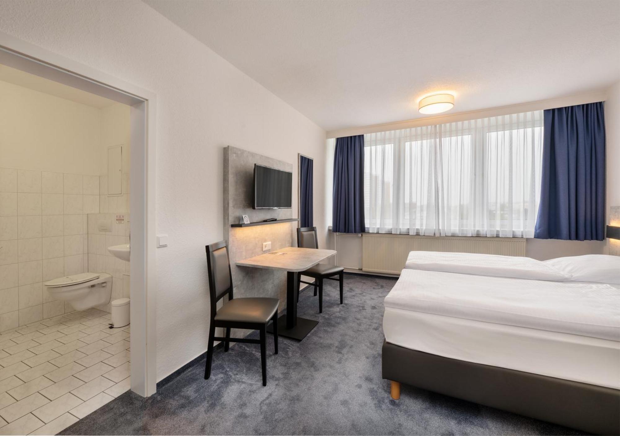 Hotel & Gaestehaus Rostock Luetten Klein エクステリア 写真