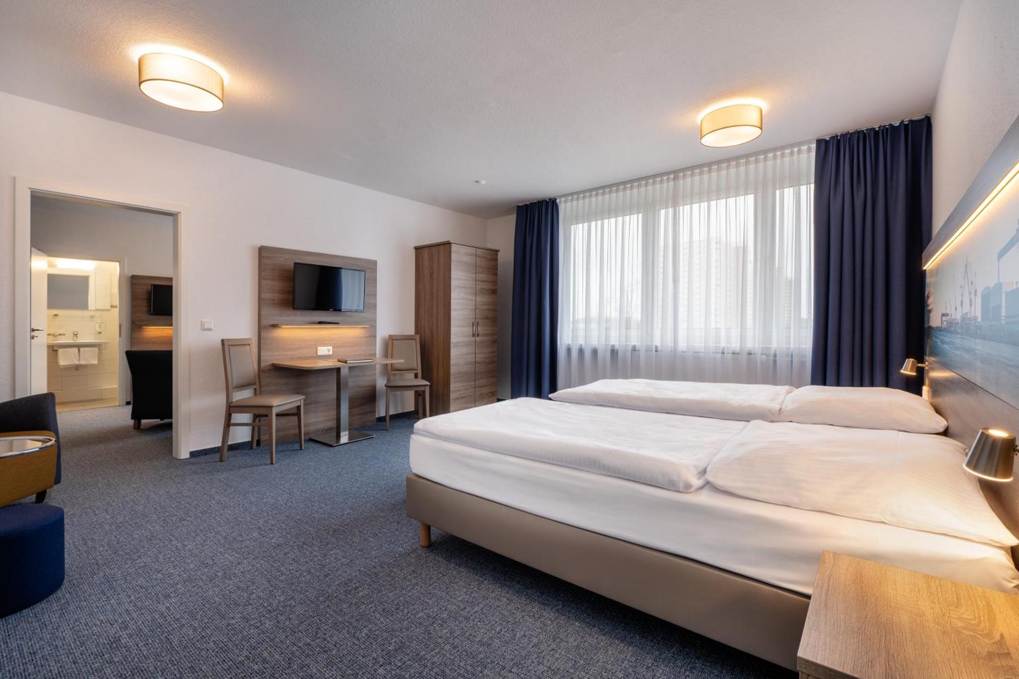 Hotel & Gaestehaus Rostock Luetten Klein エクステリア 写真