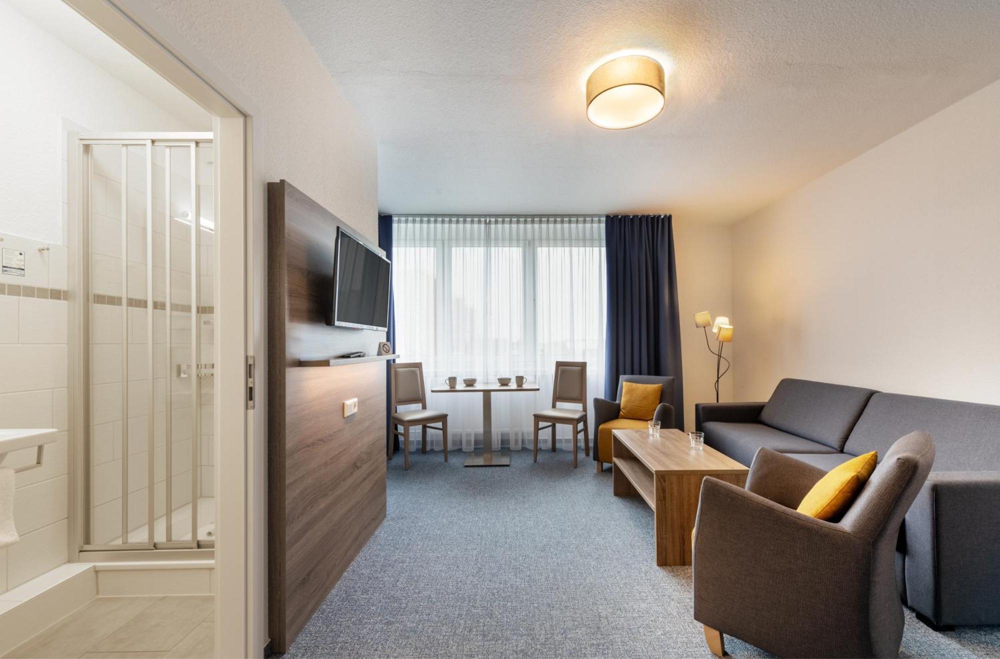 Hotel & Gaestehaus Rostock Luetten Klein エクステリア 写真