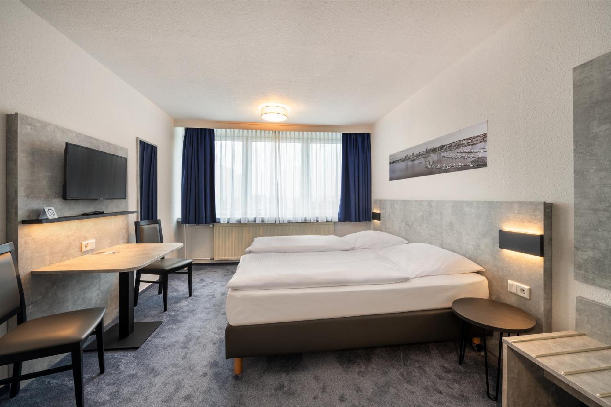 Hotel & Gaestehaus Rostock Luetten Klein エクステリア 写真