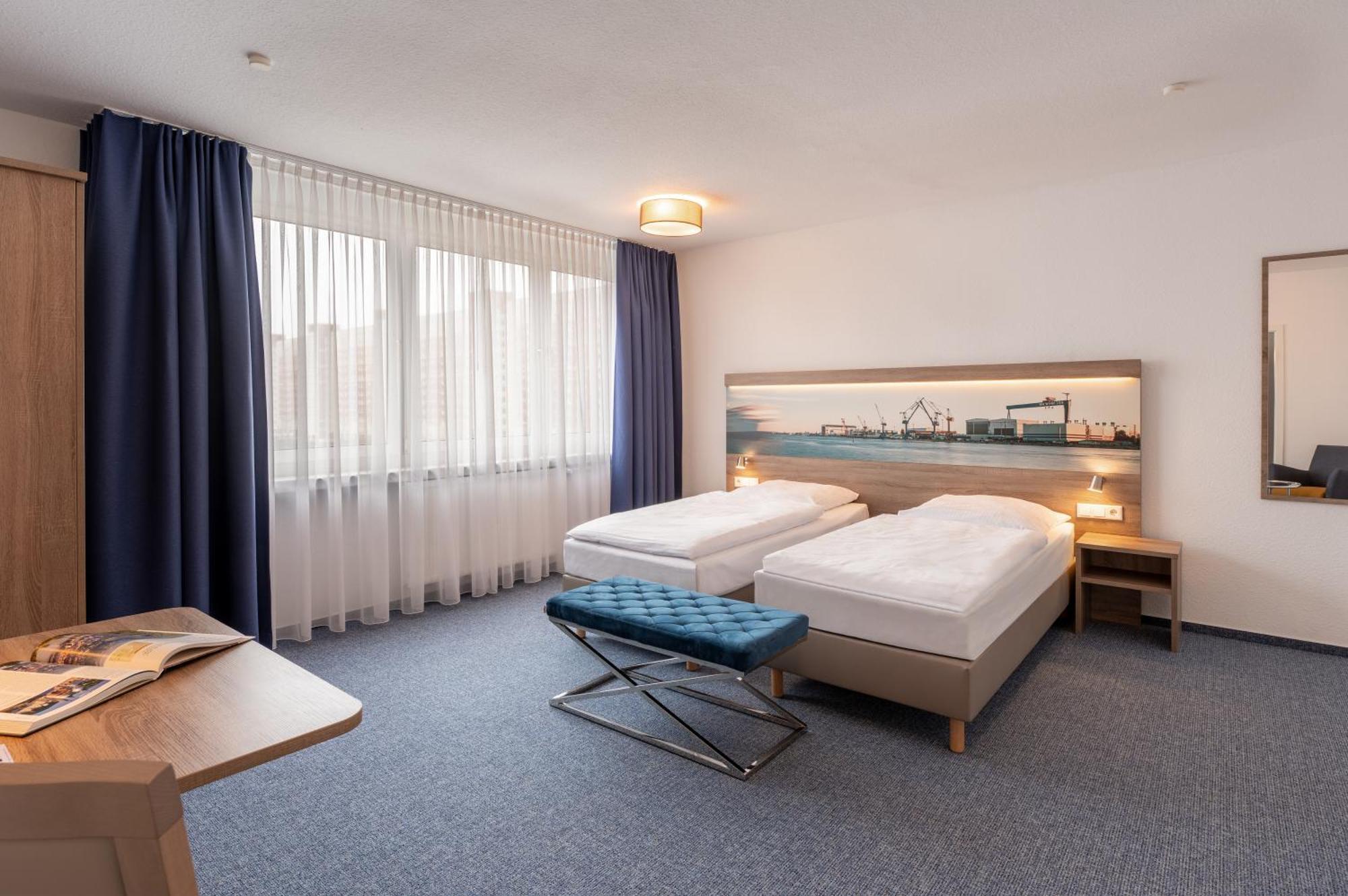 Hotel & Gaestehaus Rostock Luetten Klein エクステリア 写真