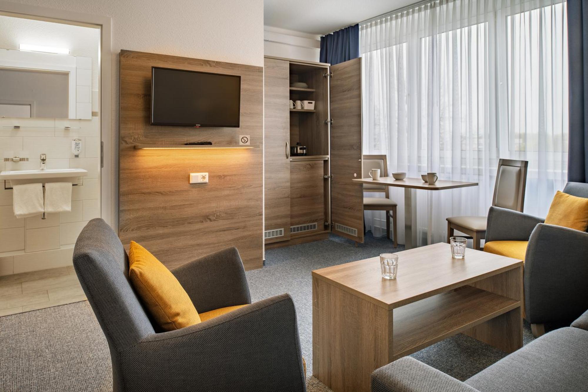 Hotel & Gaestehaus Rostock Luetten Klein エクステリア 写真