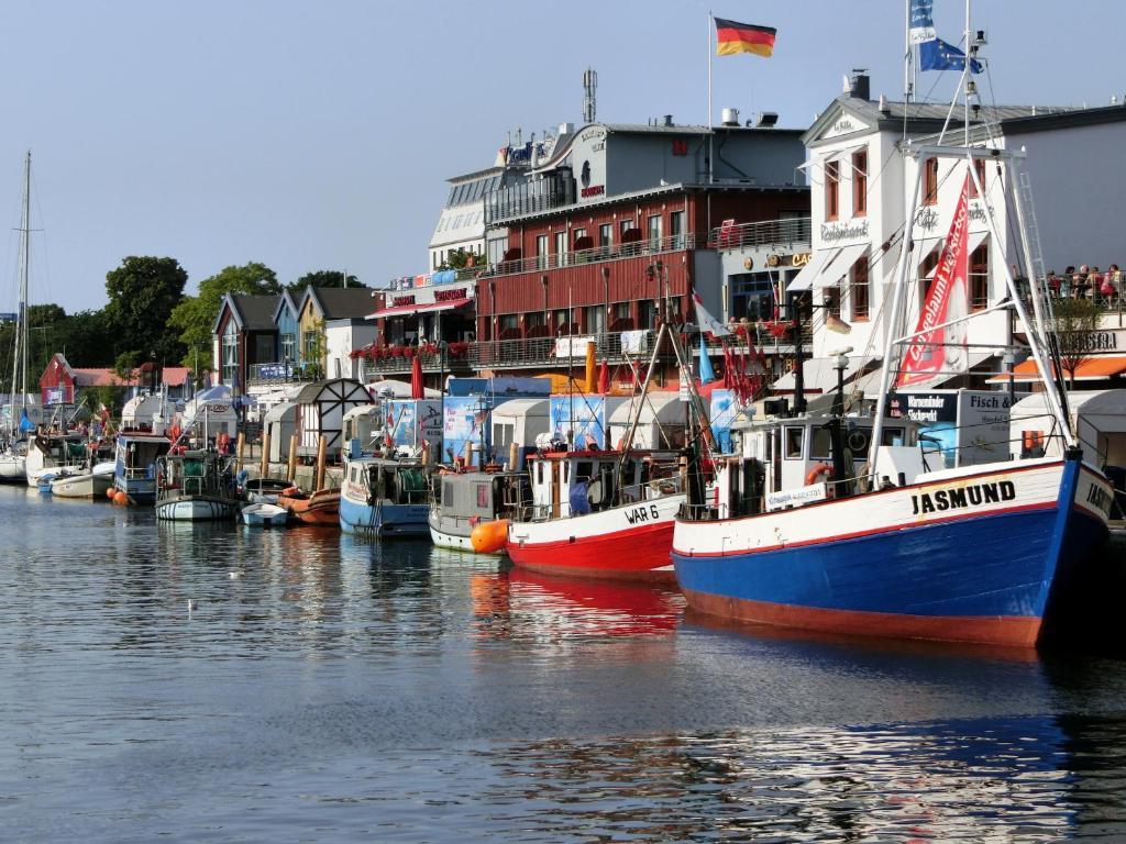 Hotel & Gaestehaus Rostock Luetten Klein エクステリア 写真