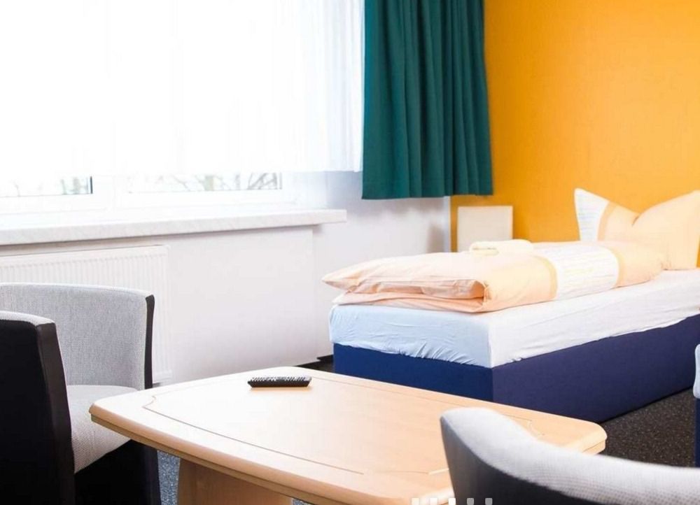 Hotel & Gaestehaus Rostock Luetten Klein エクステリア 写真