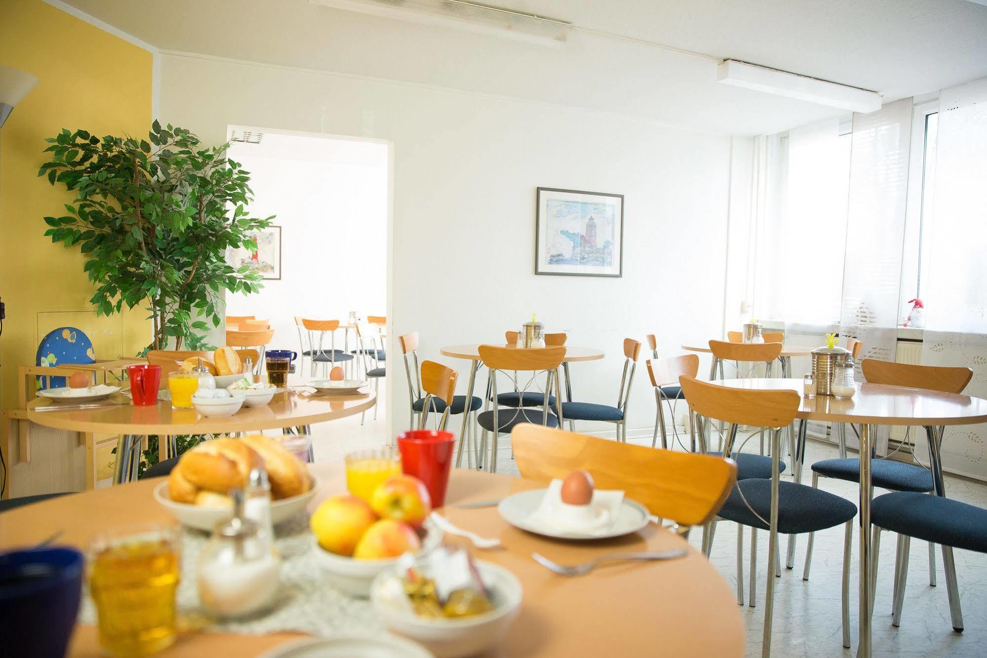 Hotel & Gaestehaus Rostock Luetten Klein エクステリア 写真